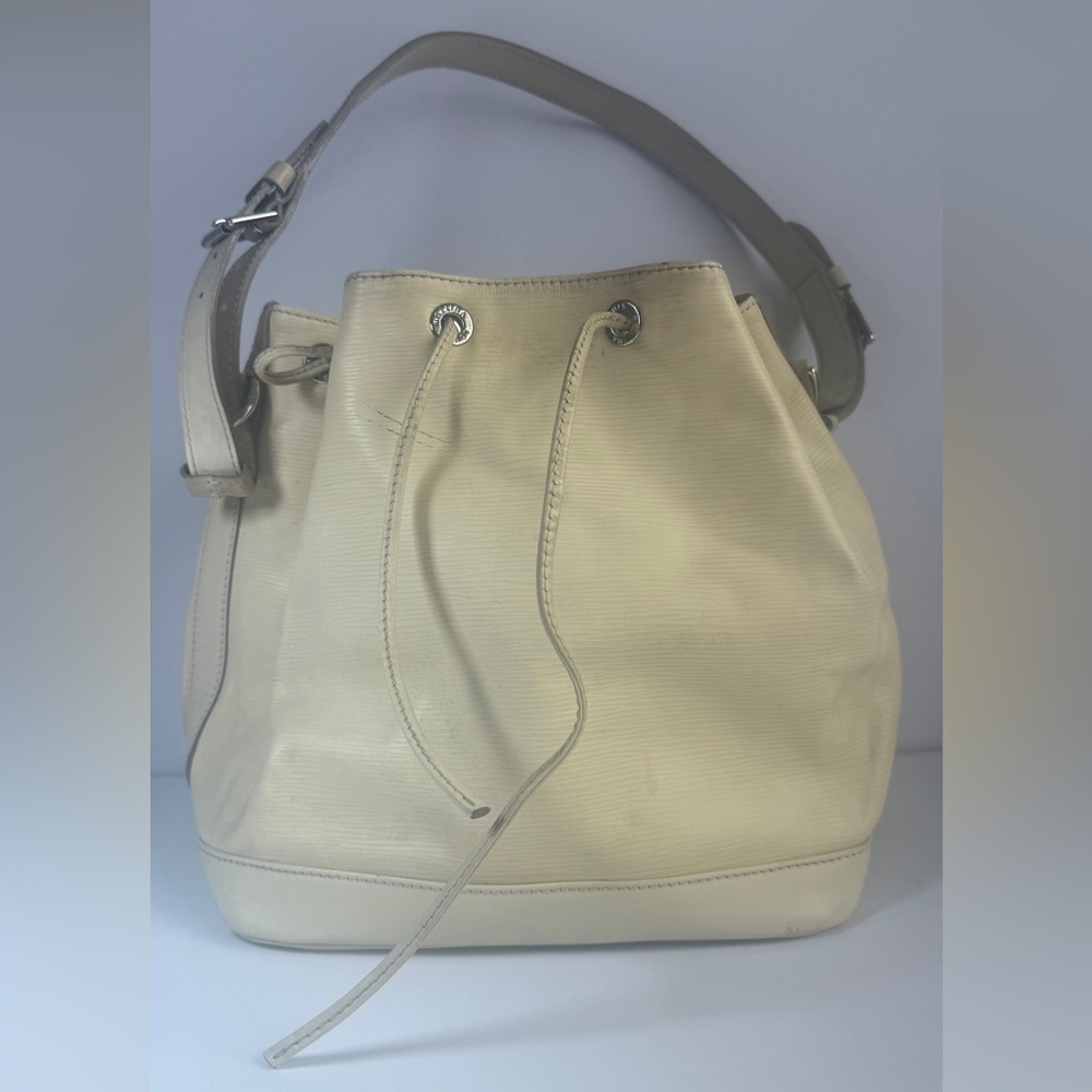 Authentic LOUIS VUITTON GM Noe in Yvoire/White